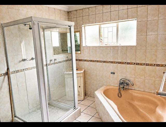 10 BEDROOM PROPERTY TO RENT IN DIE BULT